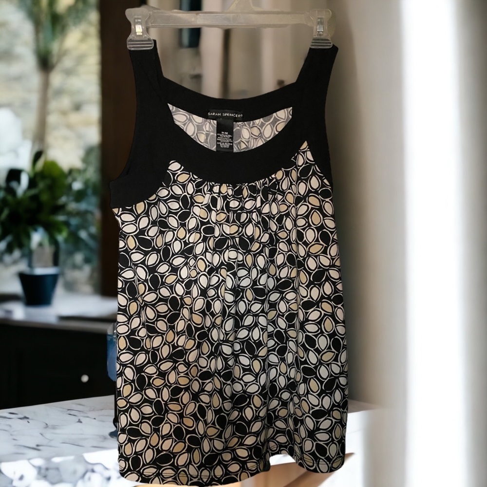 Sarah Spencer sleeveless top. Medium​​